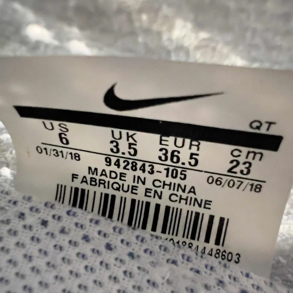 Nike Air VaporMax Flyknit 2 Shoes Womens 6 White Running Cushioned 942843-105
